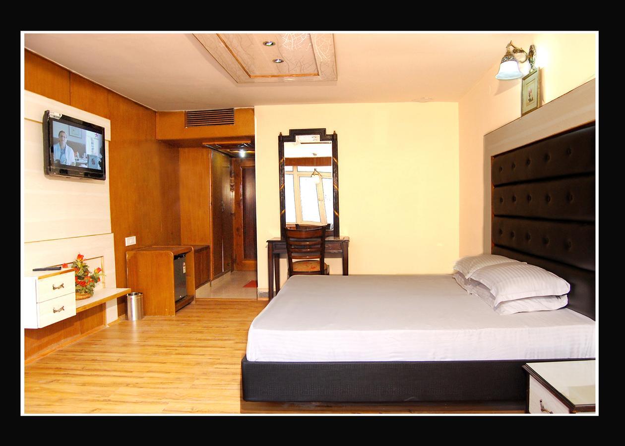 Hotel Out Town มะนาลี ภายนอก รูปภาพ